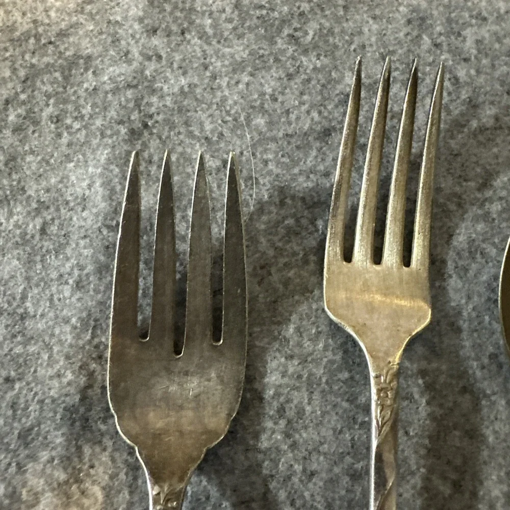 Oneida Community Evening Star‎ Silver Plated 2 Forks 1 Soup Spoon Vintage